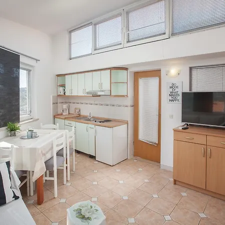 Bounty Apartment *