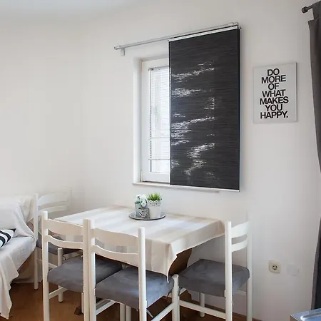 Bounty Apartment *