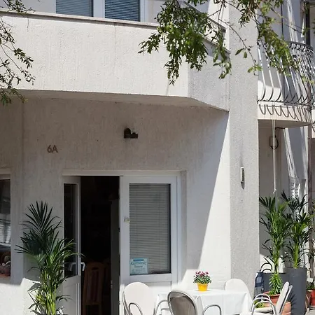 Bounty Apartment *